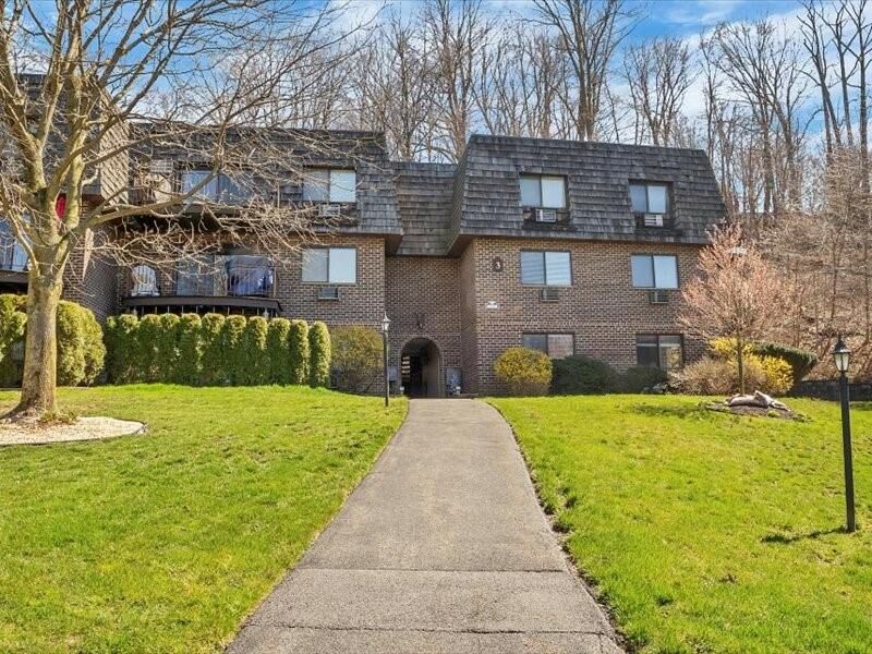 Property Photo: 3-1 Briarcliff Drive S NY 10562