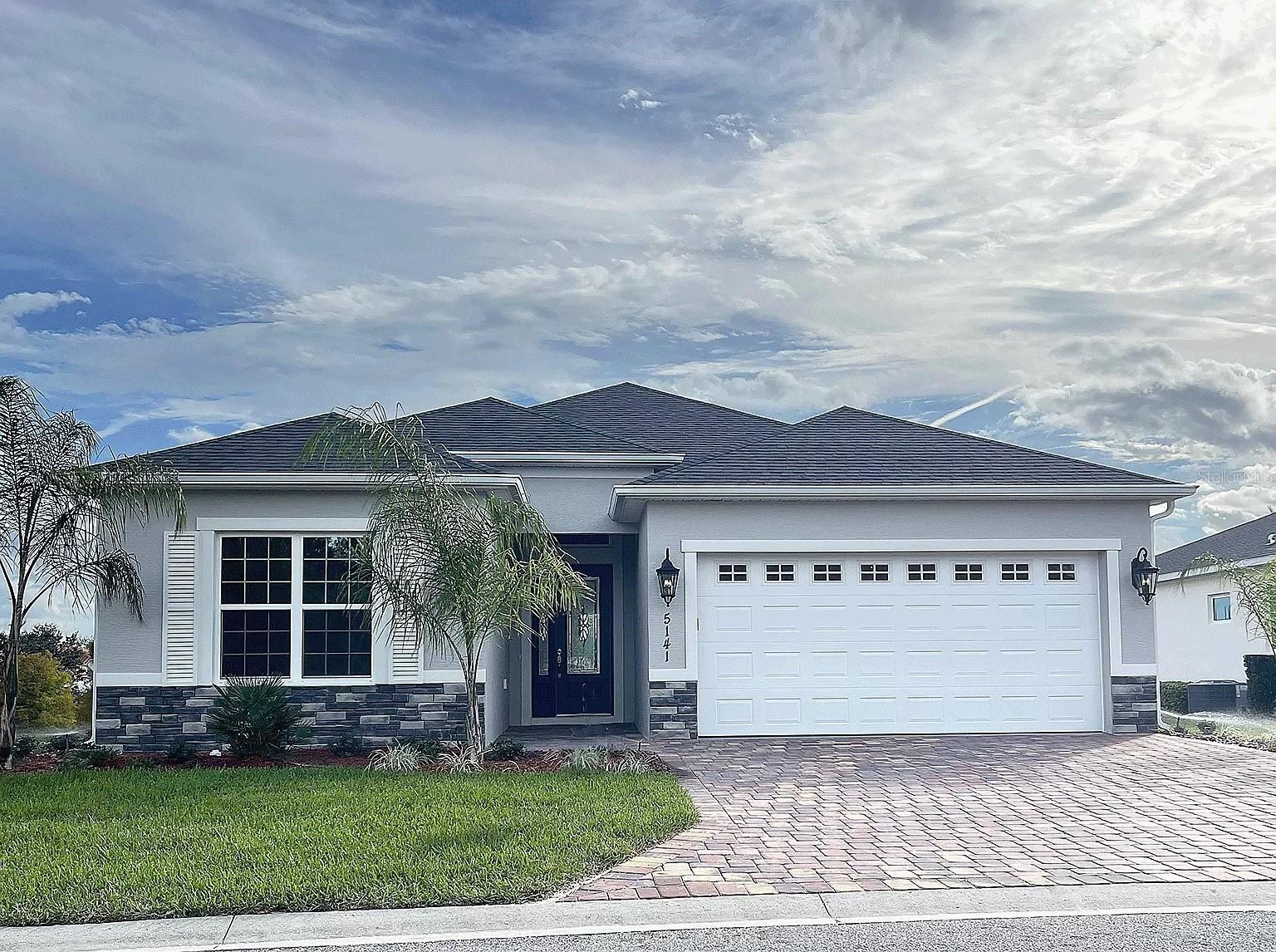 Property Photo:  