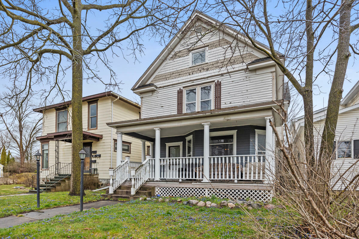 Property Photo:  405 Maple Street  MI 49307 