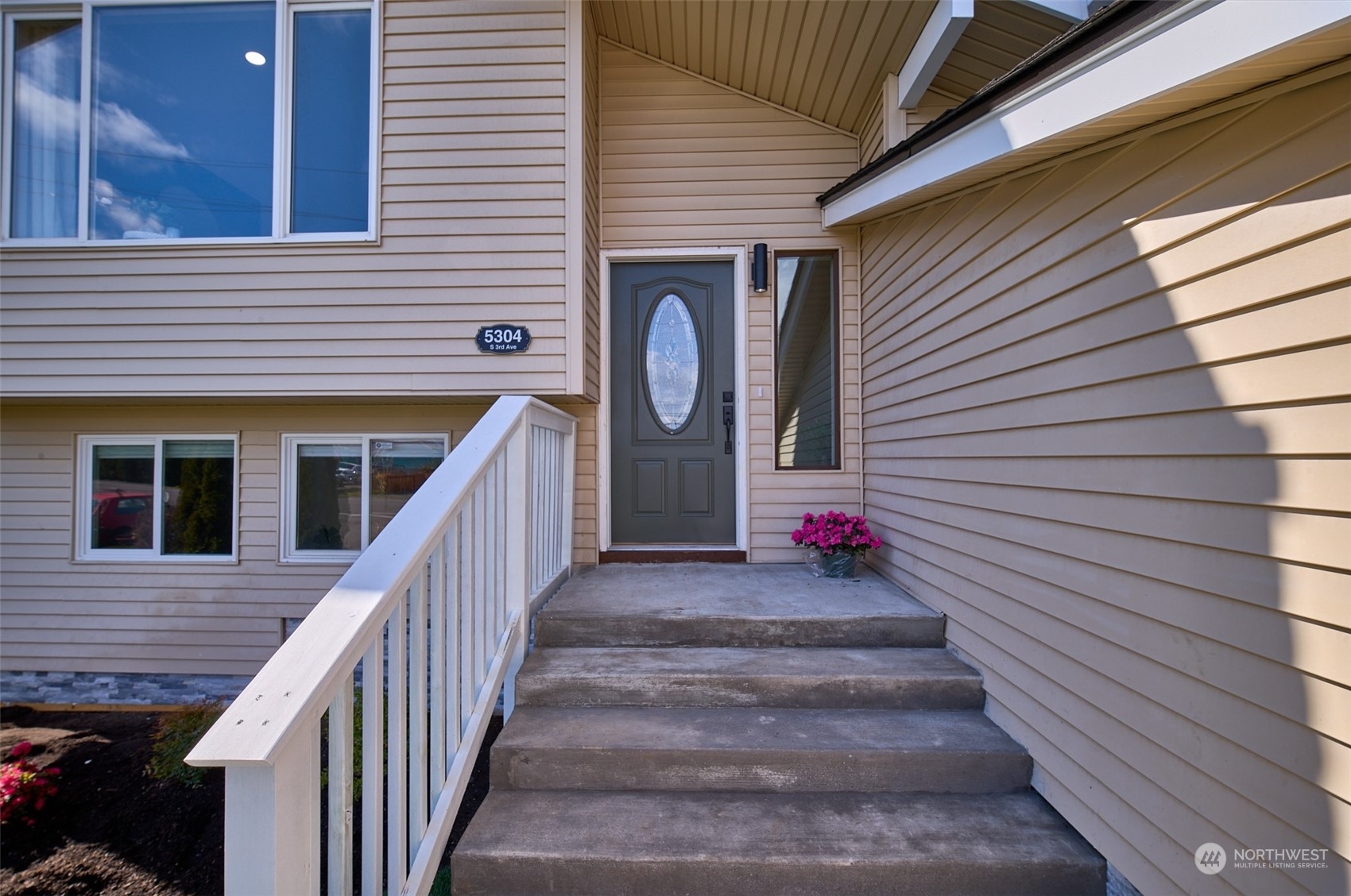 Property Photo:  5304 S 3rd Avenue  WA 98203 