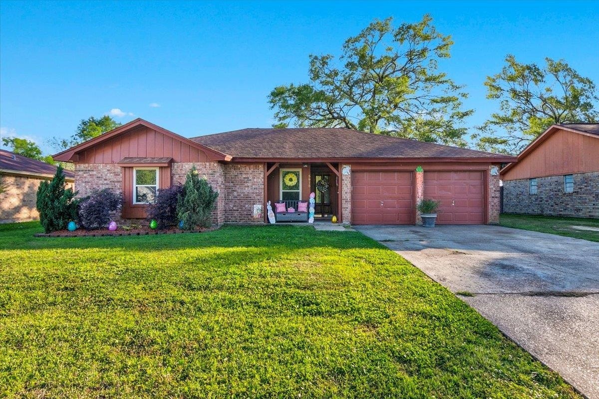 Property Photo:  5915 Meadowview Rd  TX 77708-2230 