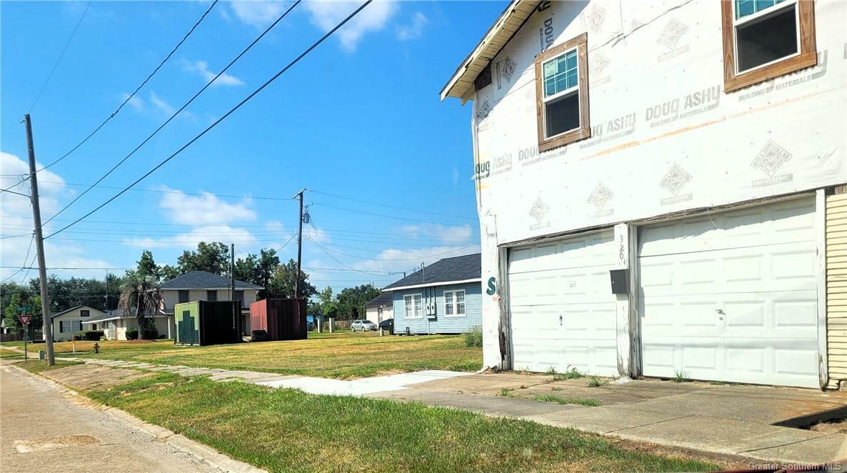 Property Photo:  320 Bank Street  LA 70601 