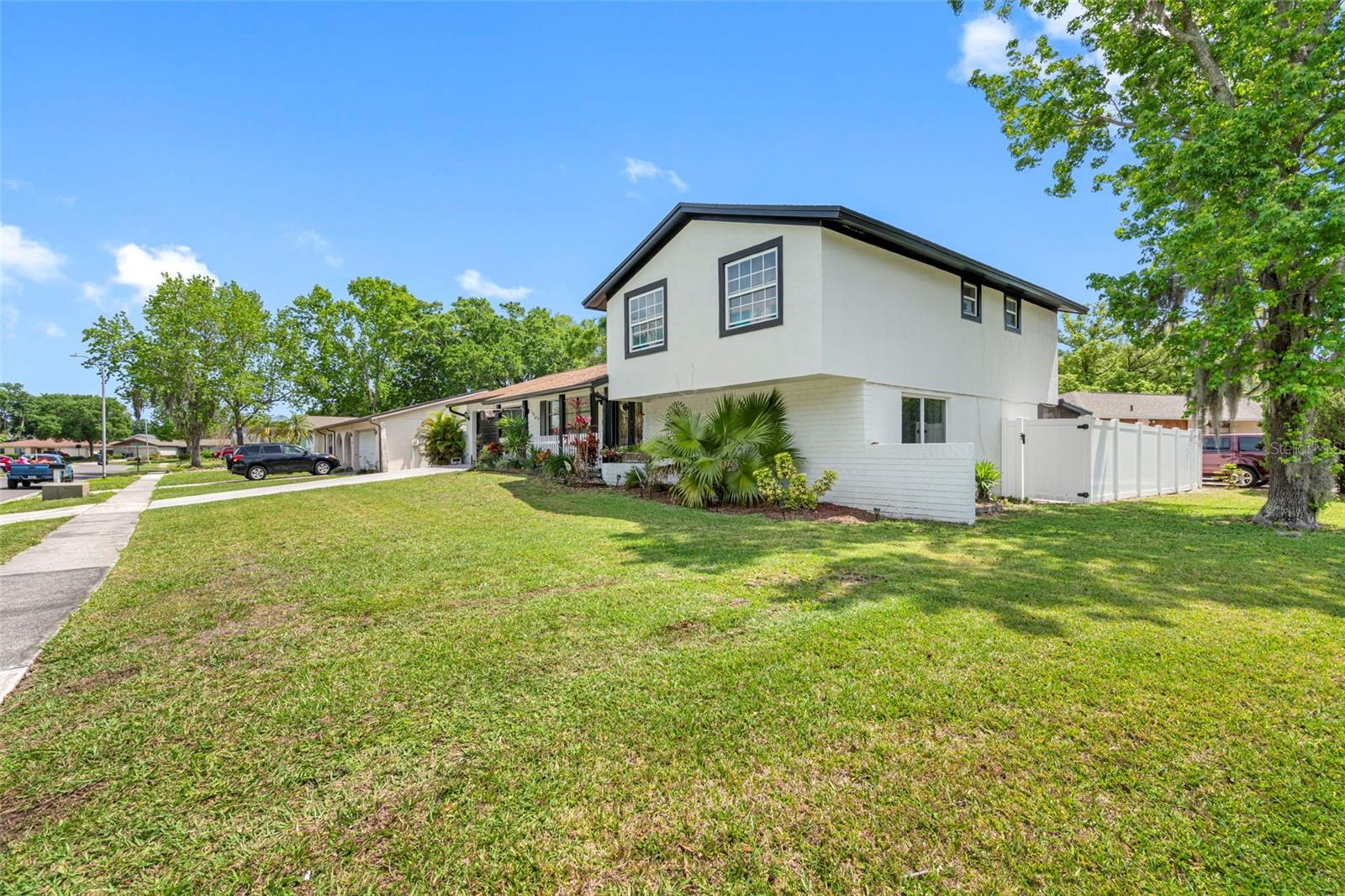 Property Photo:  16513 Silverhill Drive  FL 33624 