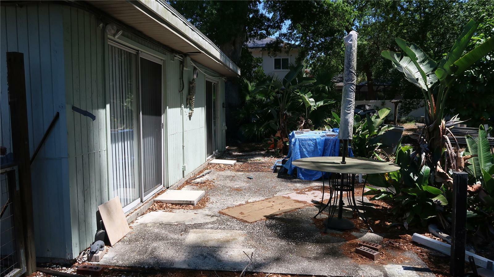 Property Photo:  2250 Wood Street  FL 34237 