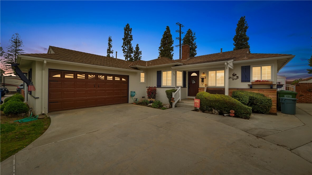 Property Photo:  10915 Mollyknoll Avenue  CA 90603 