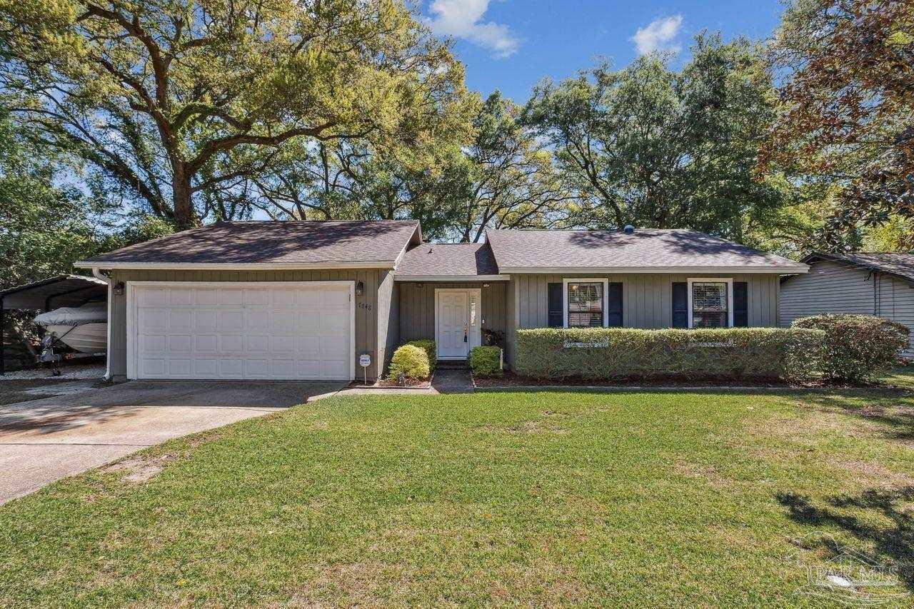 Property Photo: 7748 Beechwood Dr FL 32514