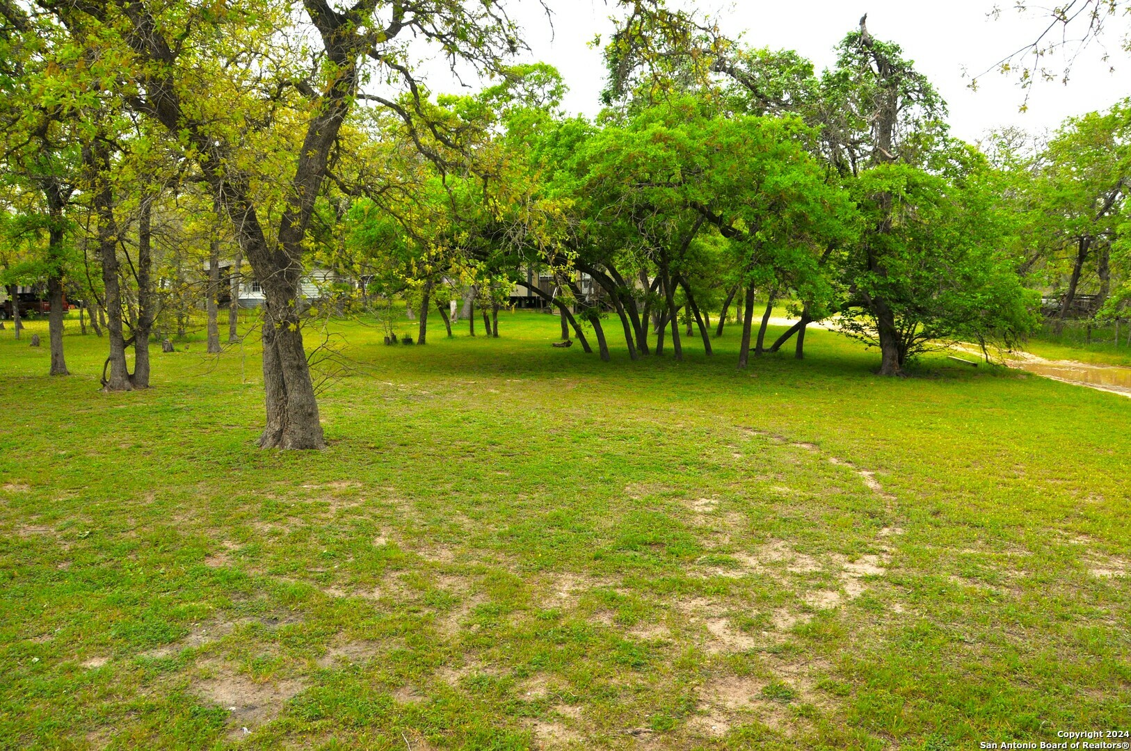 Property Photo:  115 Dinks Ln  TX 78155 