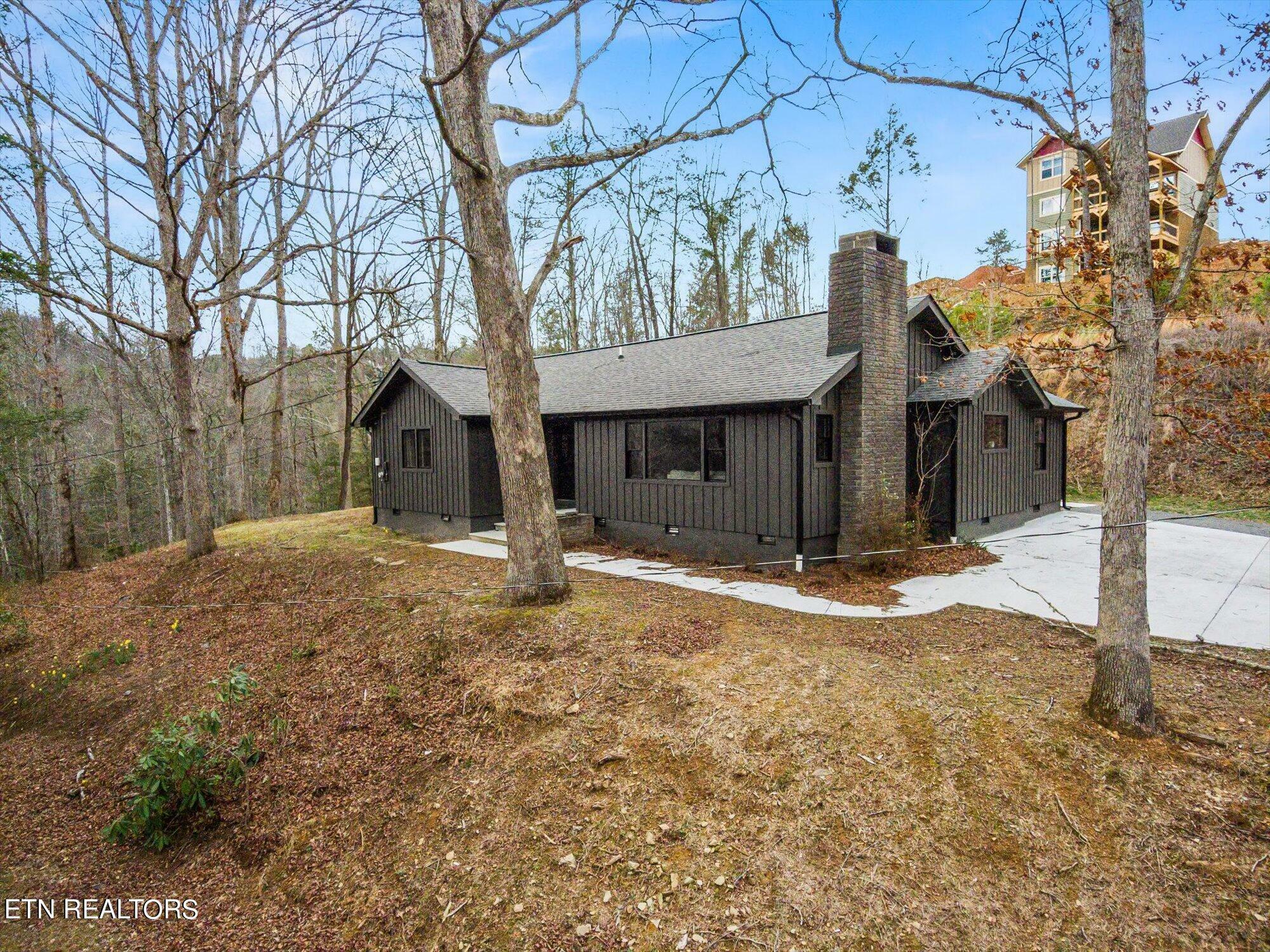 Property Photo:  306 Glades Rd  TN 37738 