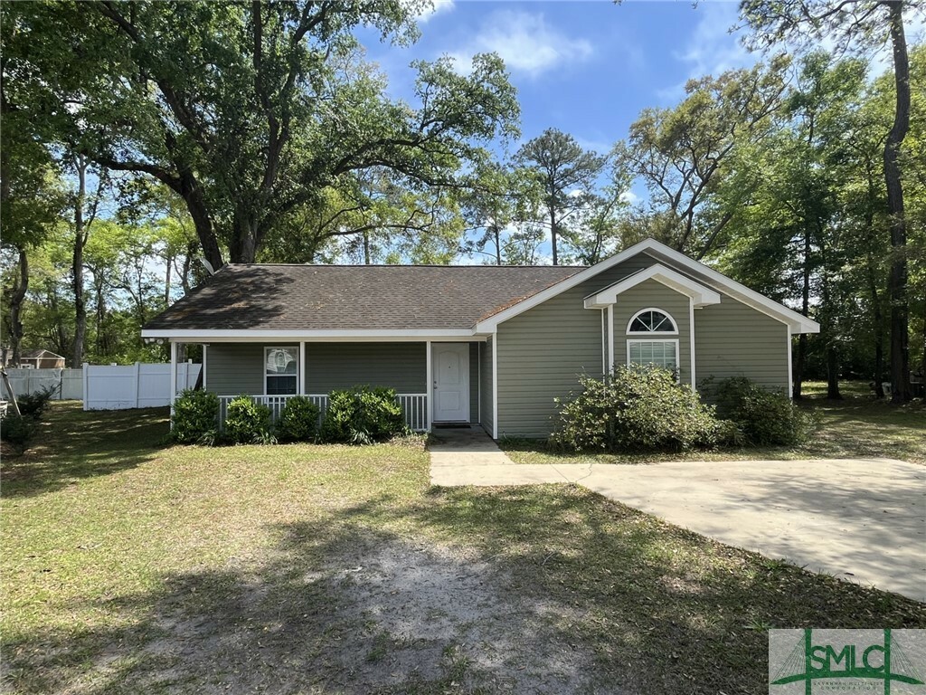 Property Photo:  204 Callie Circle  GA 31523 