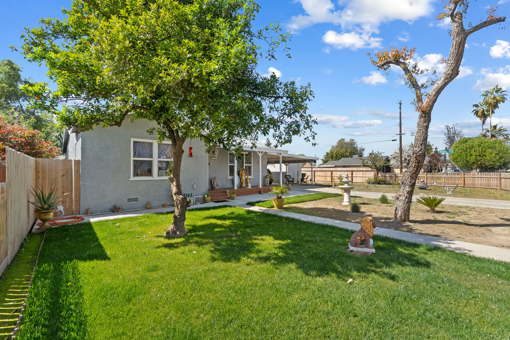 Property Photo:  1919 N Bridge Street  CA 93291 