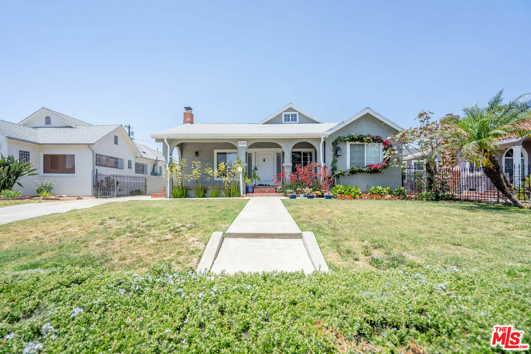 Property Photo:  1035   Westchester Pl  CA 90019 