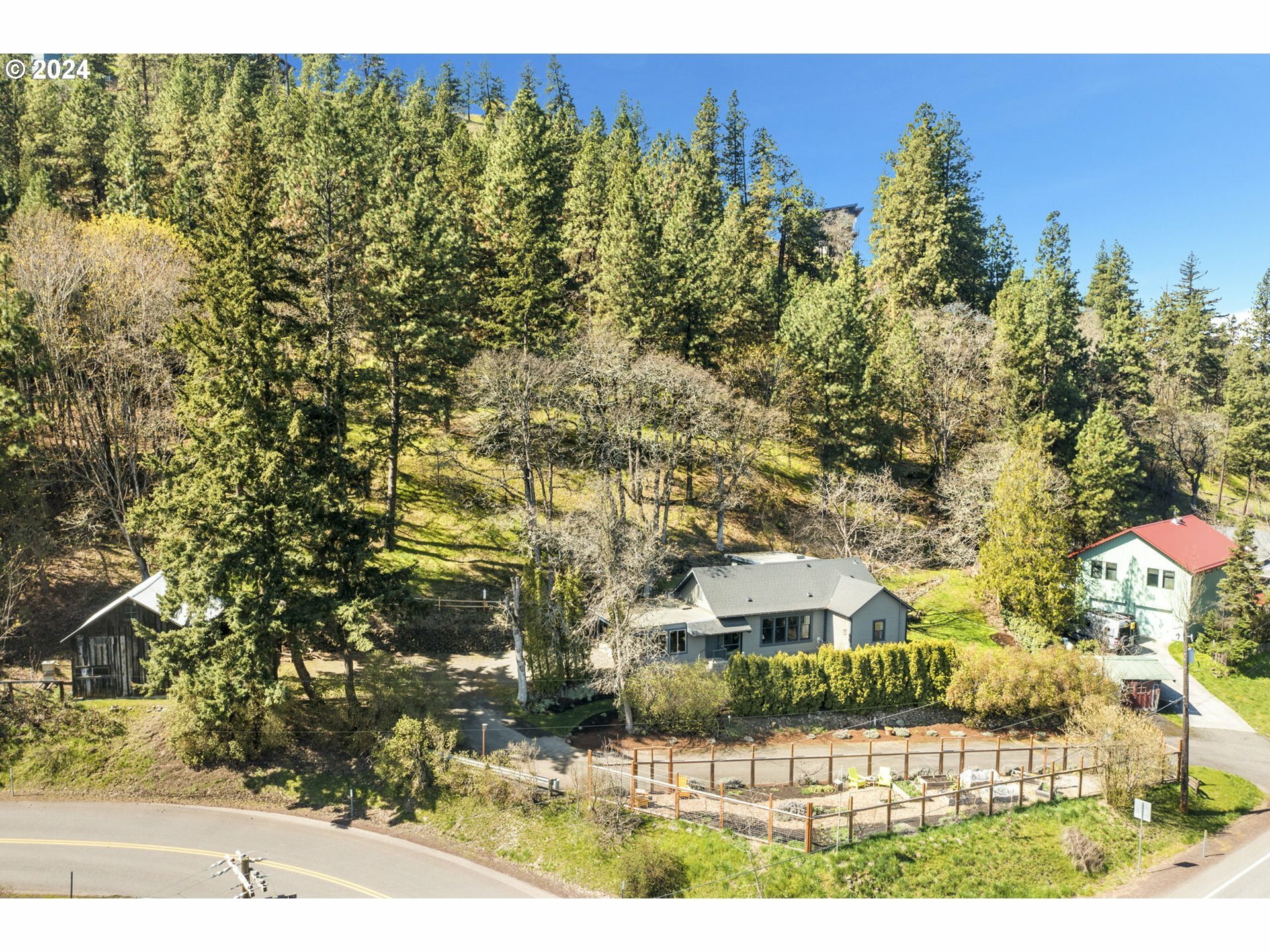 Property Photo:  507 Mosier Creek Rd  OR 97040 