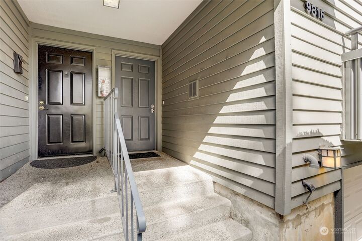 Property Photo:  9816 NE 137th Street 4  WA 98034