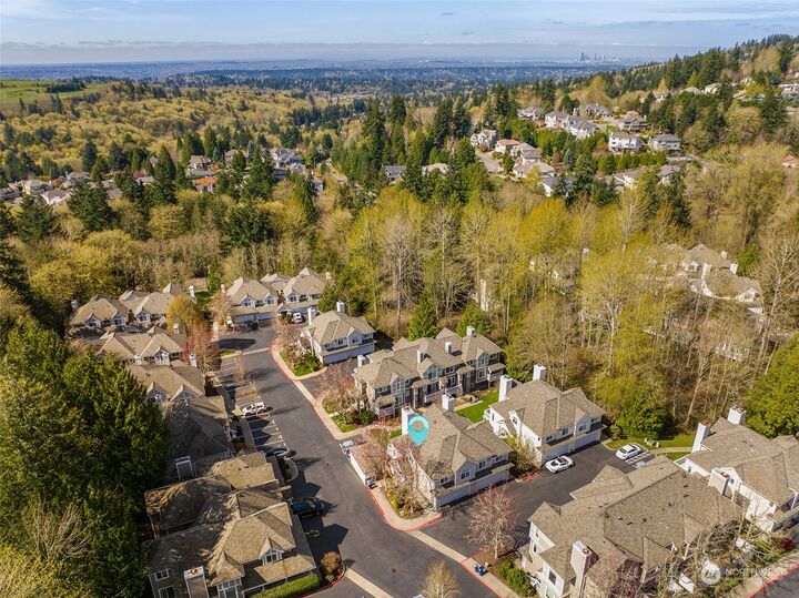 Property Photo:  6627 SE Cougar Mountain Way 3  WA 98006 
