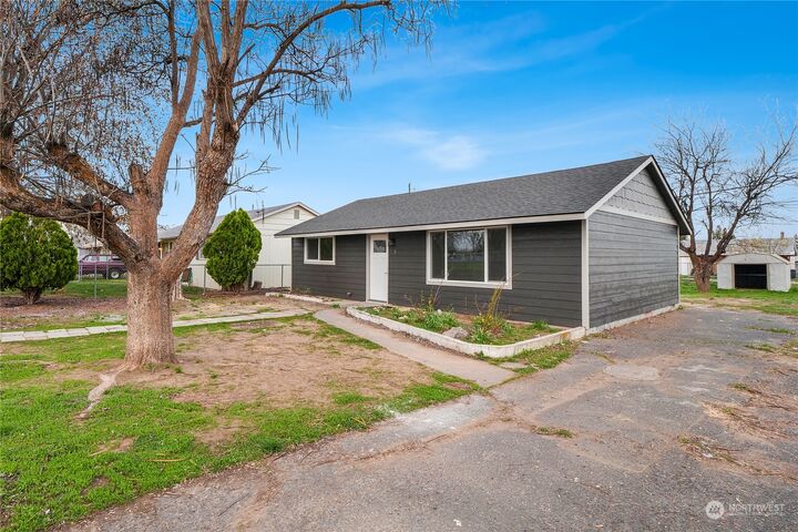 Property Photo: 768 S Fairbanks Drive WA 98837