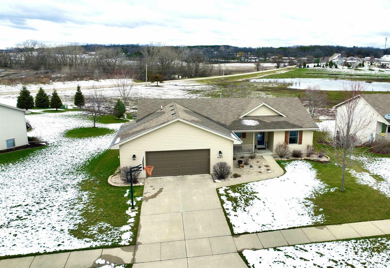 Property Photo:  1103 Edgeview Drive  WI 53545 