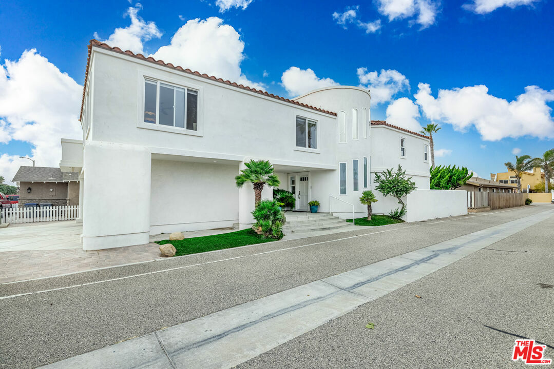 Property Photo:  5101   Breakwater Way  CA 93035 