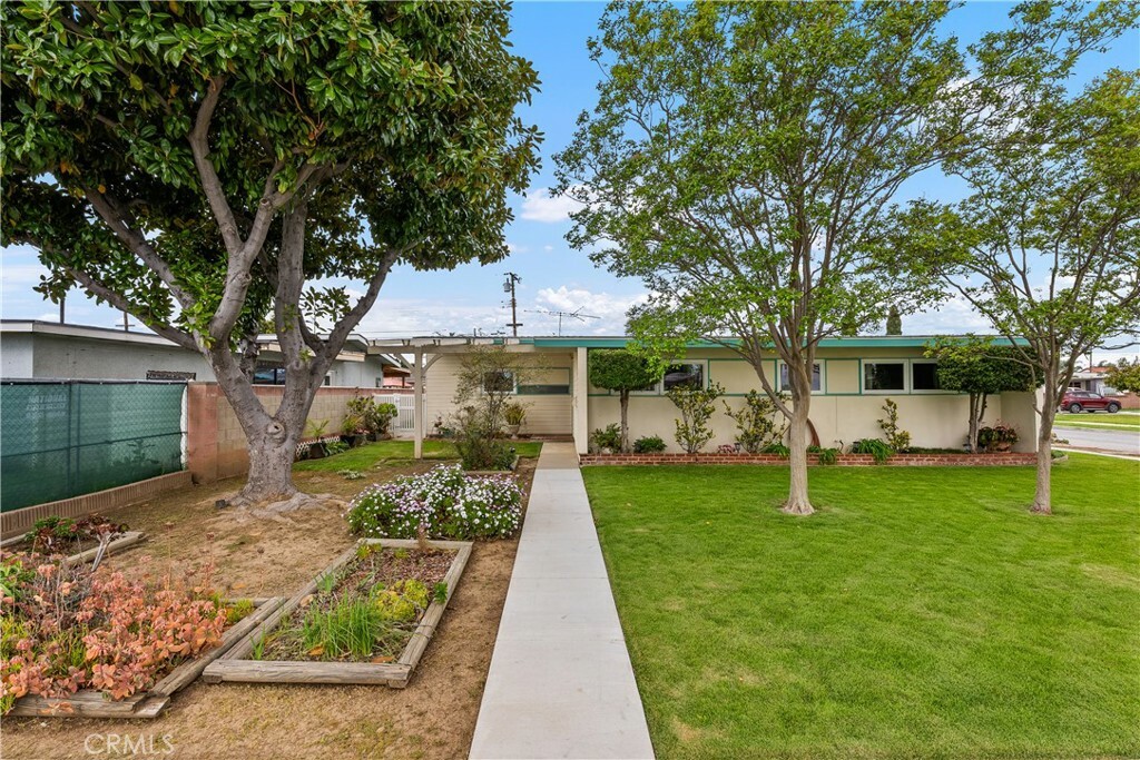 Property Photo:  10003 Guilford Avenue  CA 90605 