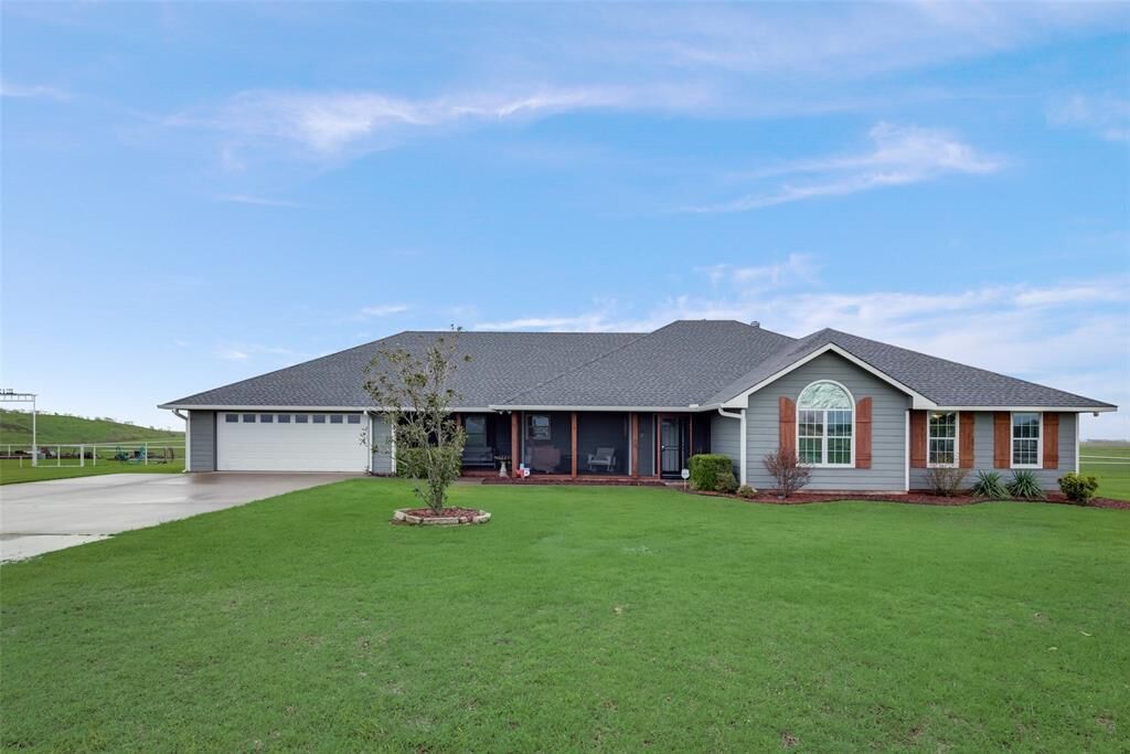 Property Photo: 210-215 Southard Drive TX 76651