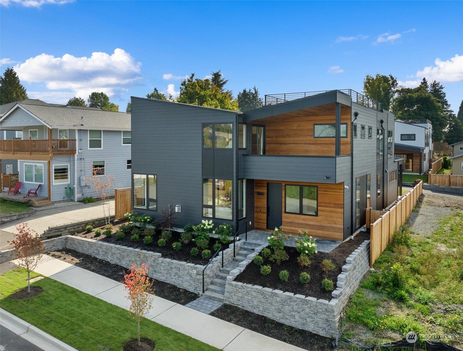 Property Photo: 905 N 32nd Street WA 98056