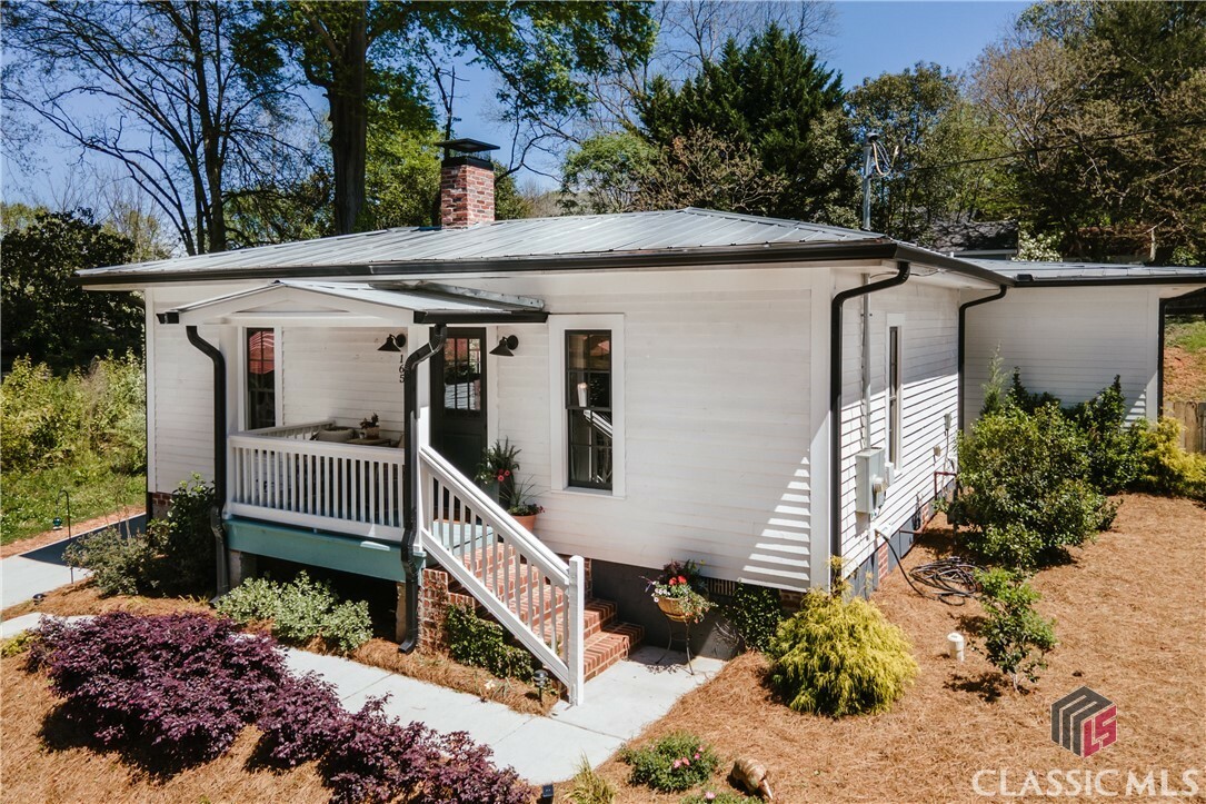 Property Photo:  165 Lakeview Street  GA 30601 