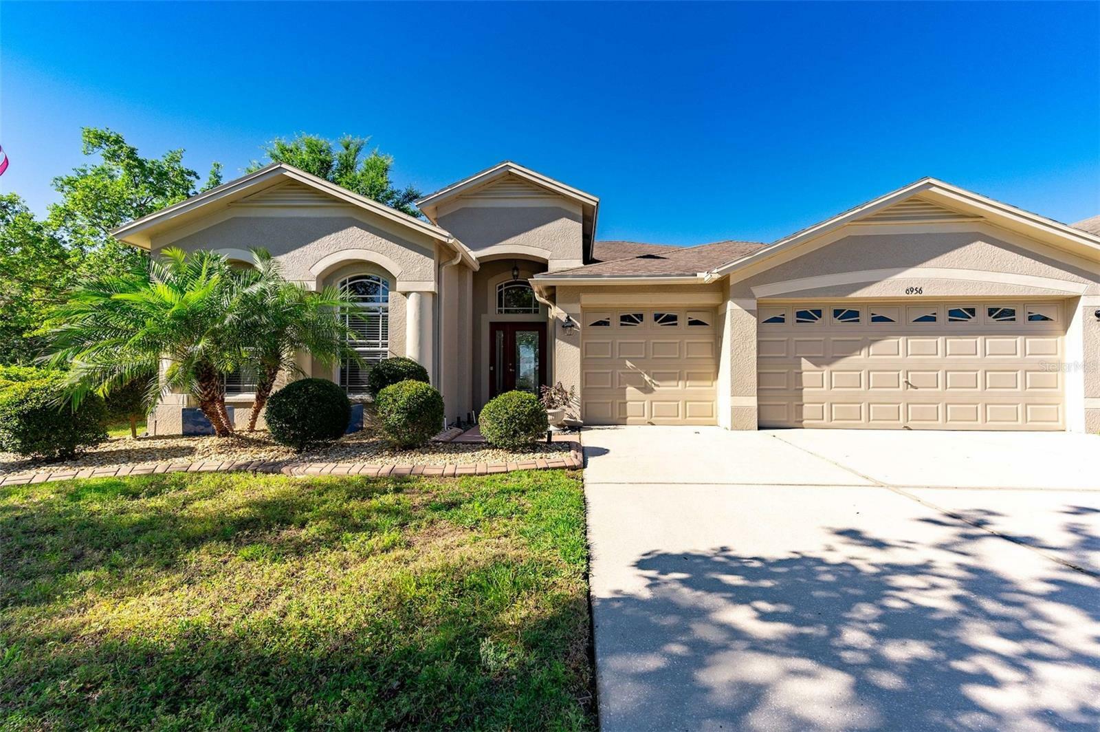 Property Photo:  6956 Runner Oak Drive  FL 33545 