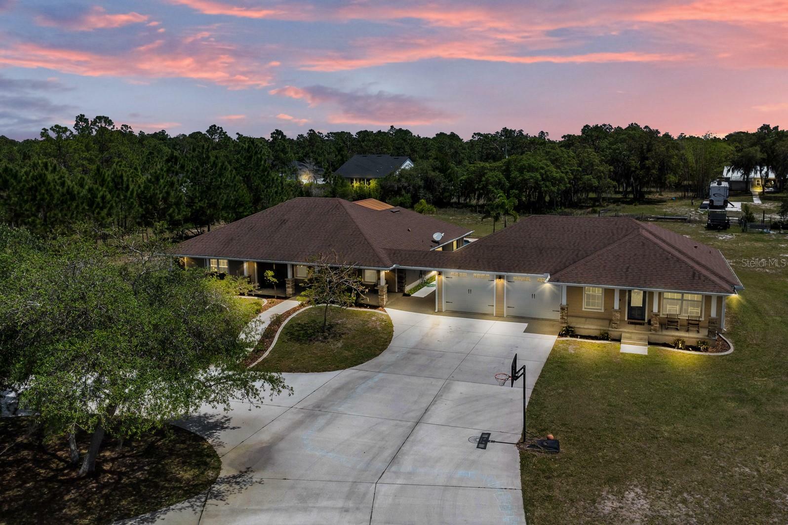 Property Photo: 2075 Blackfoot Trail FL 34771