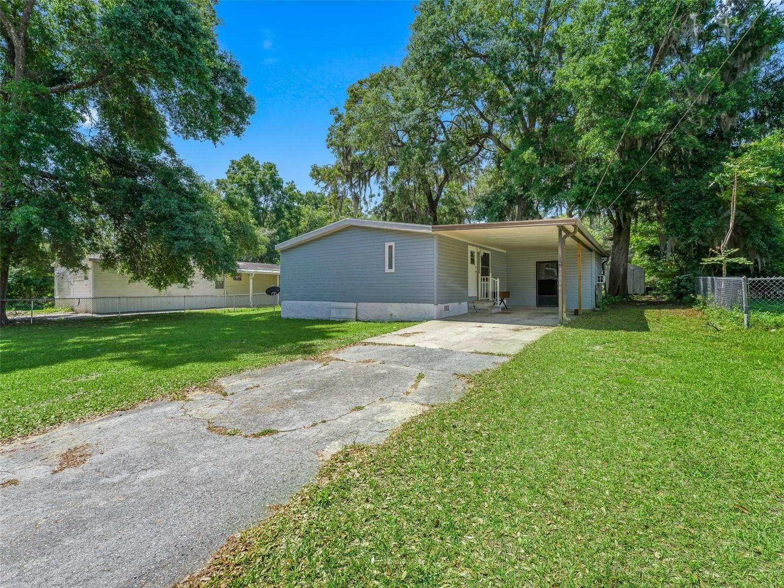 Property Photo:  16940 SE 101st Court Road  FL 34491 