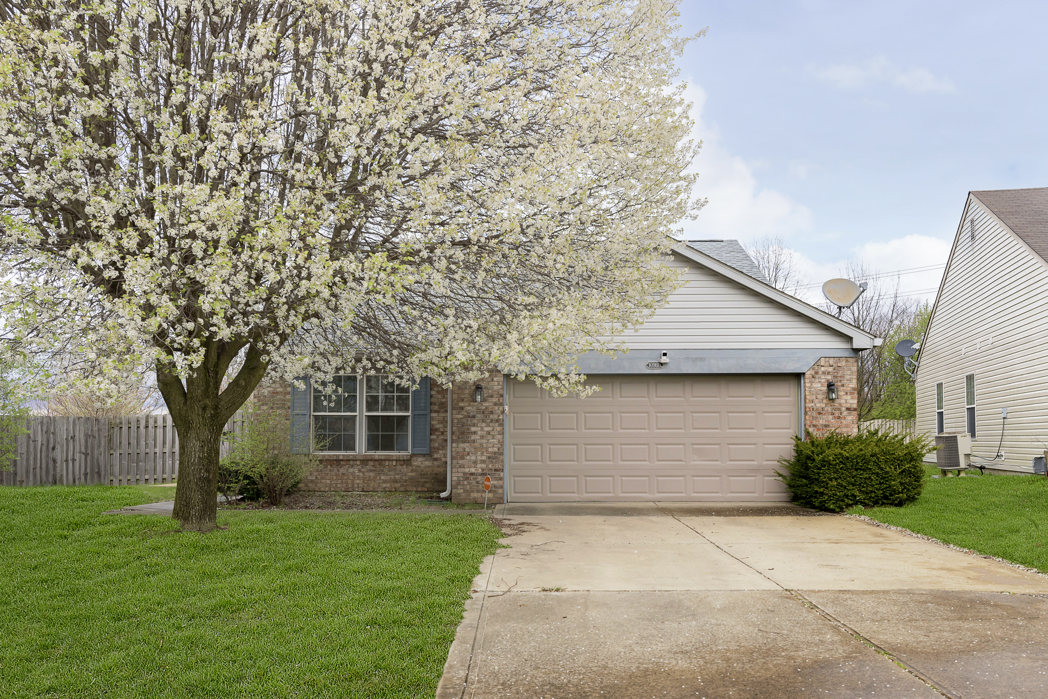 10960 N Bellflower Court  Indianapolis IN 46235 photo