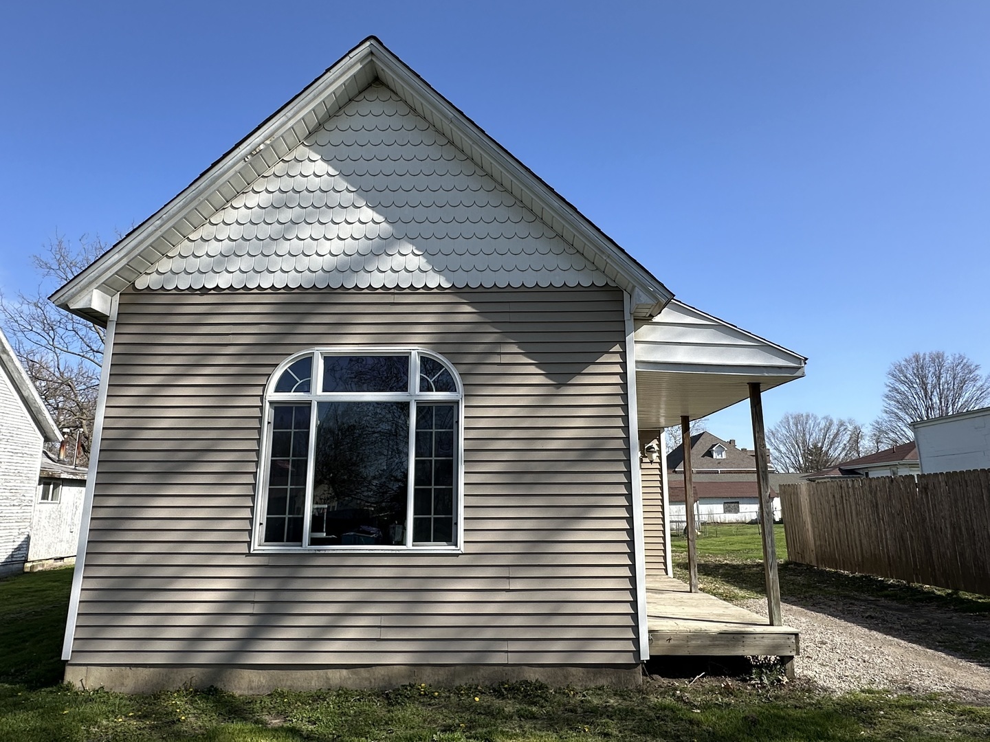 Property Photo:  520 Maple Street  IL 61882 