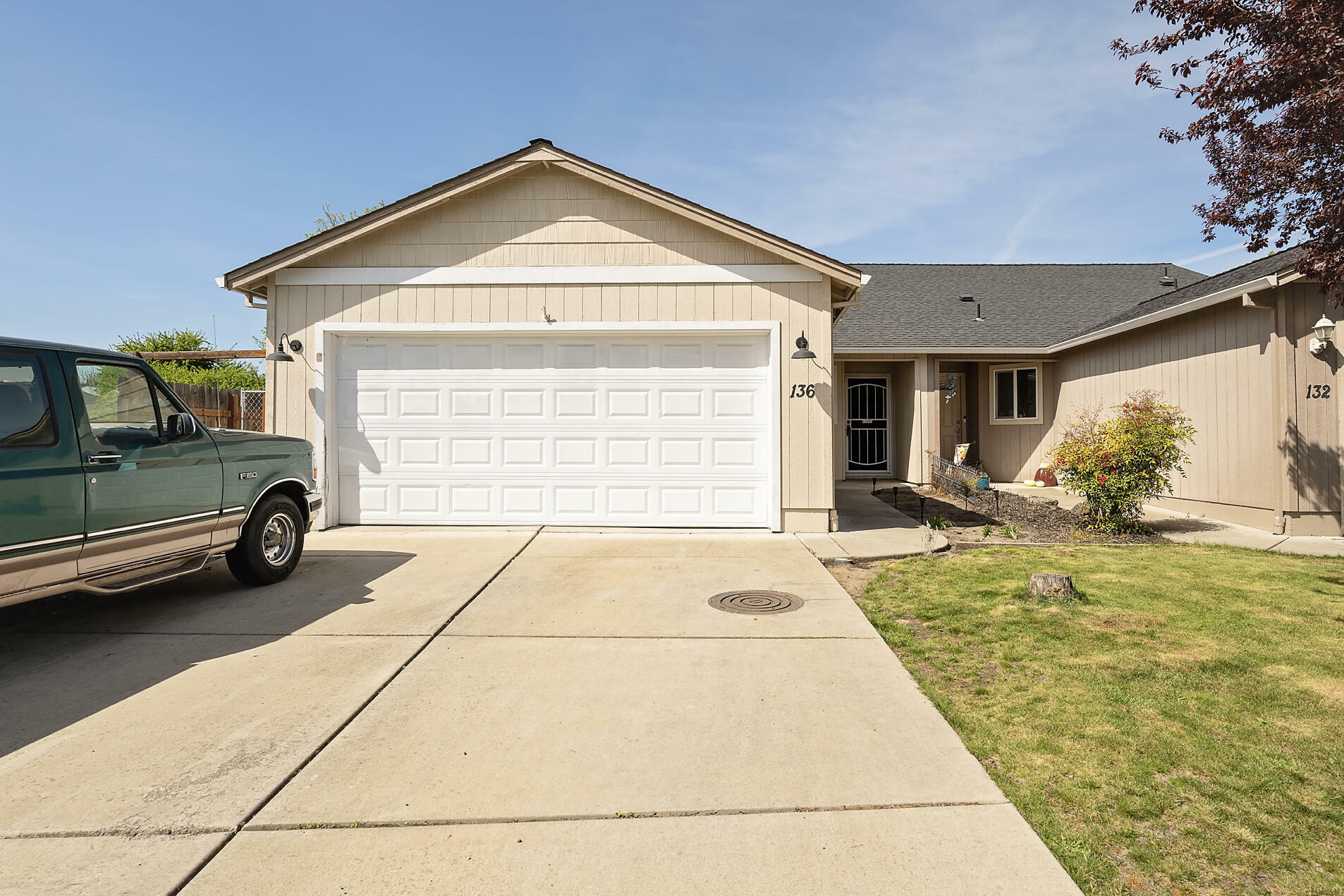 136 Cottonwood Drive  Eagle Point OR 97524 photo
