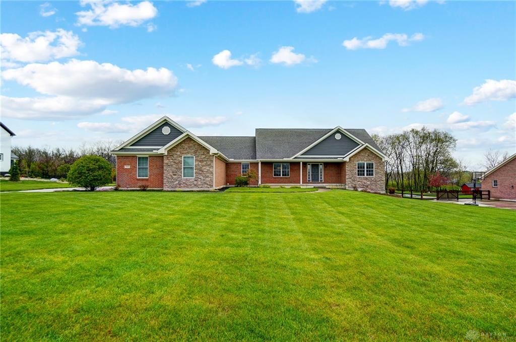 Property Photo: 7032 Clearview Court OH 45066