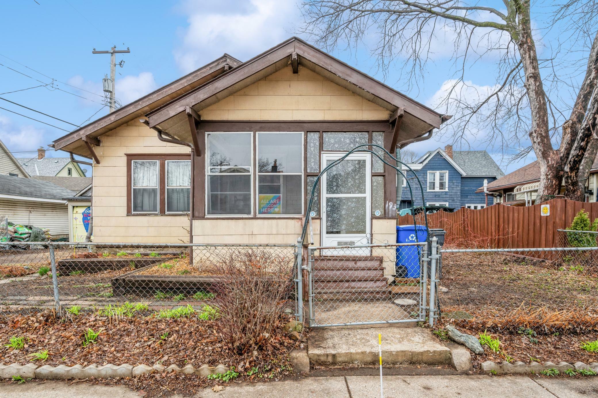 Property Photo:  193 Griggs Street N  MN 55104 