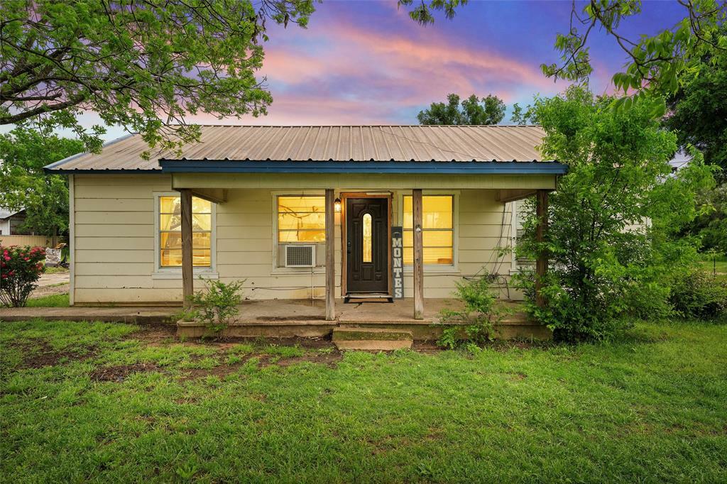 Property Photo:  1020 E Jefferson Avenue  TX 76692 