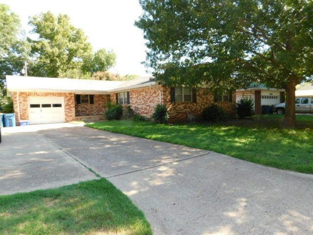 Property Photo: 2212 W 11th Avenue OK 74074