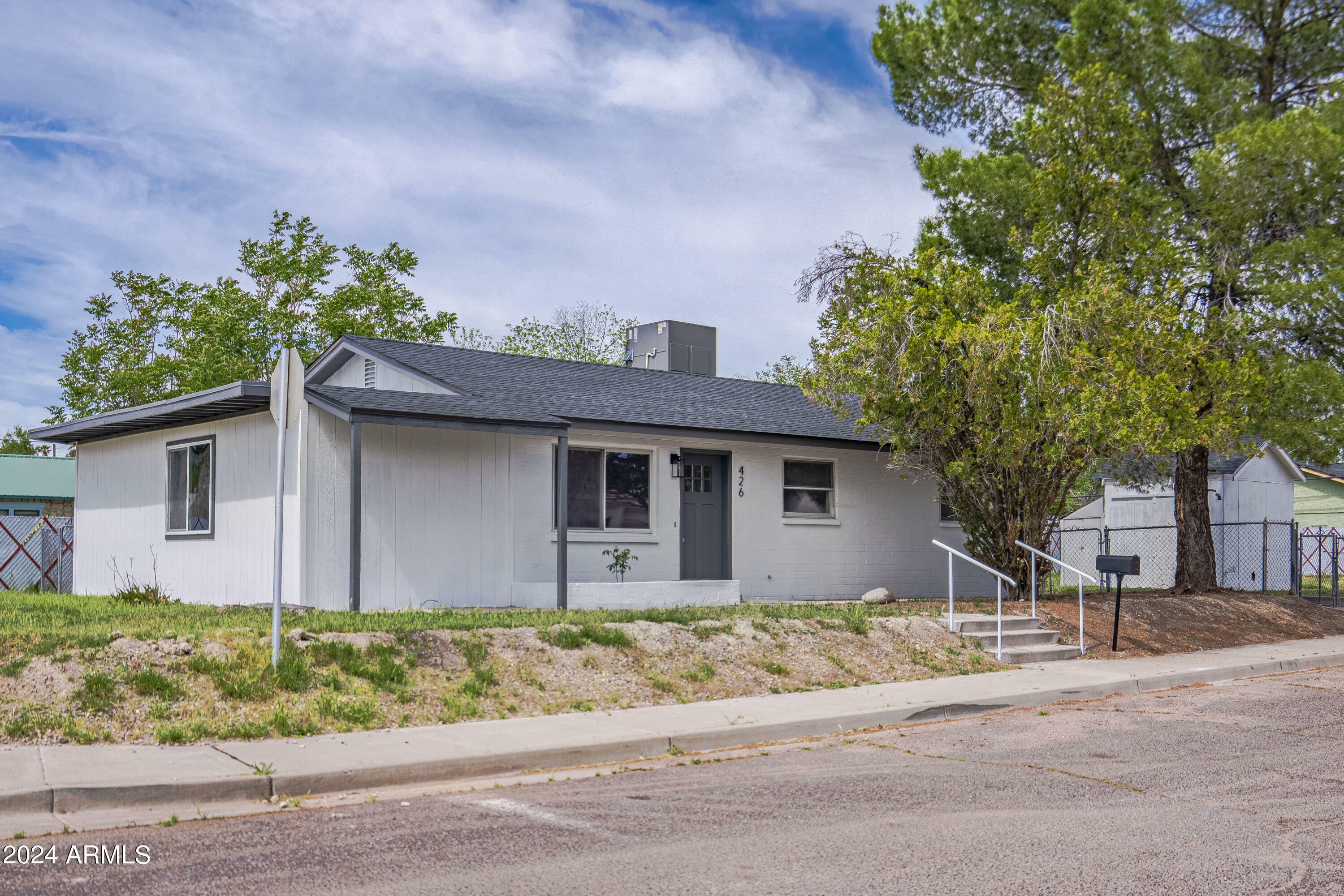 Property Photo:  426 N Jackson Street  AZ 85390 