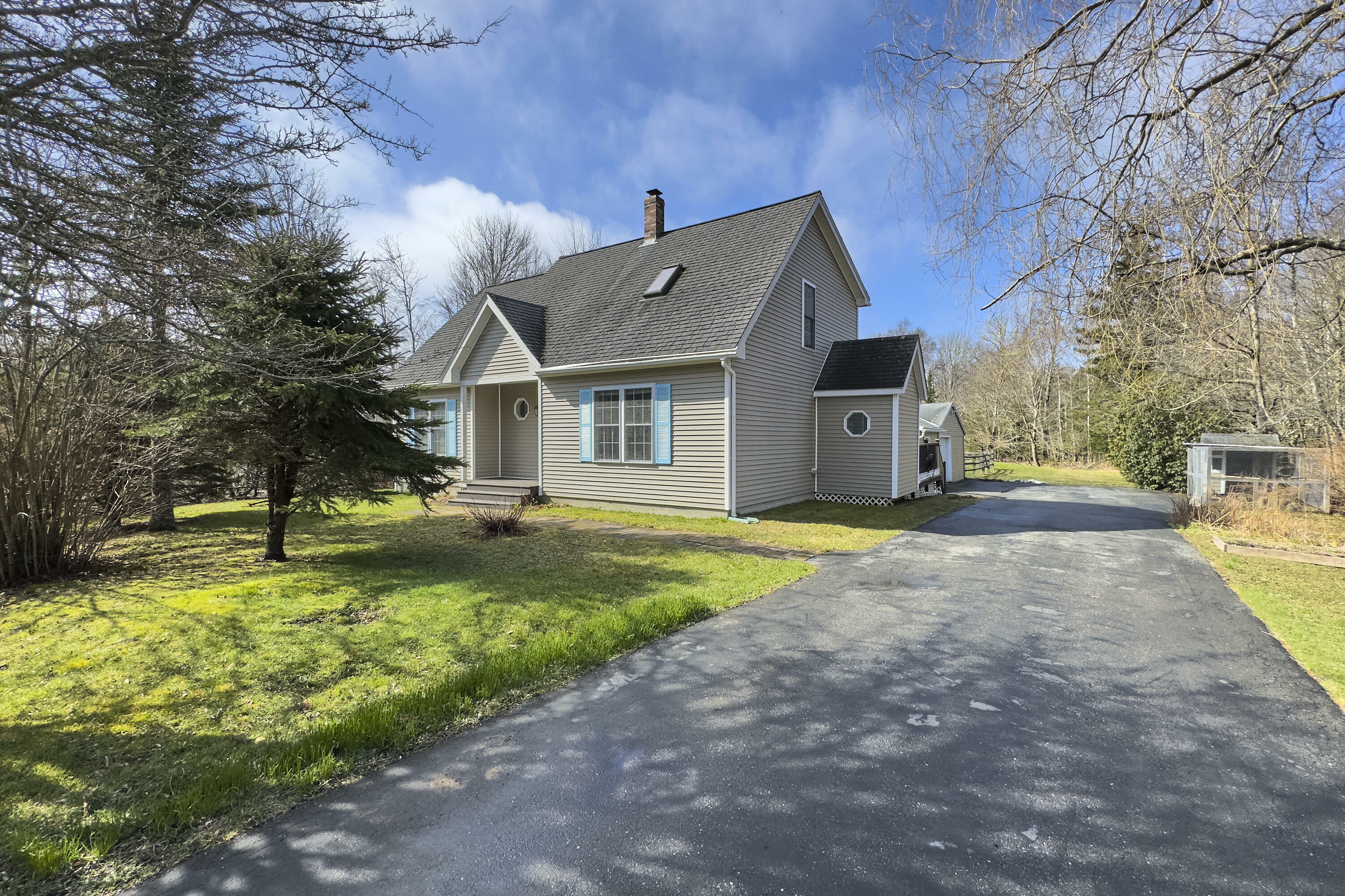 Property Photo:  212 Ridge Road  ME 04860 