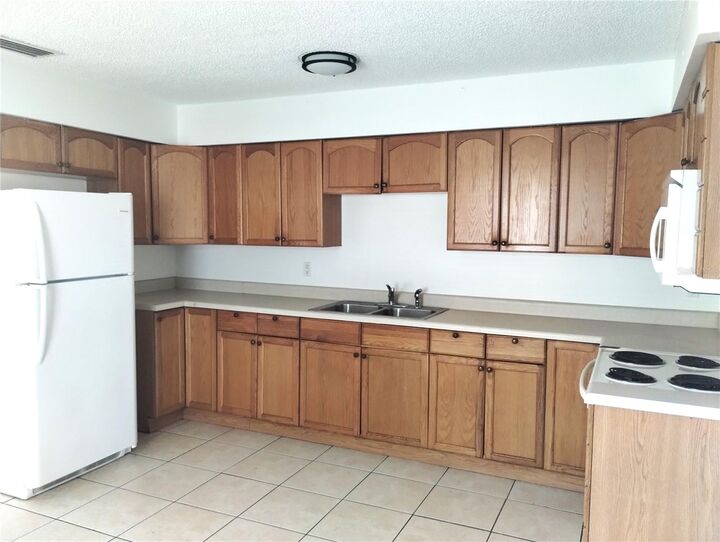 Property Photo:  103 Earl Street  FL 33823 