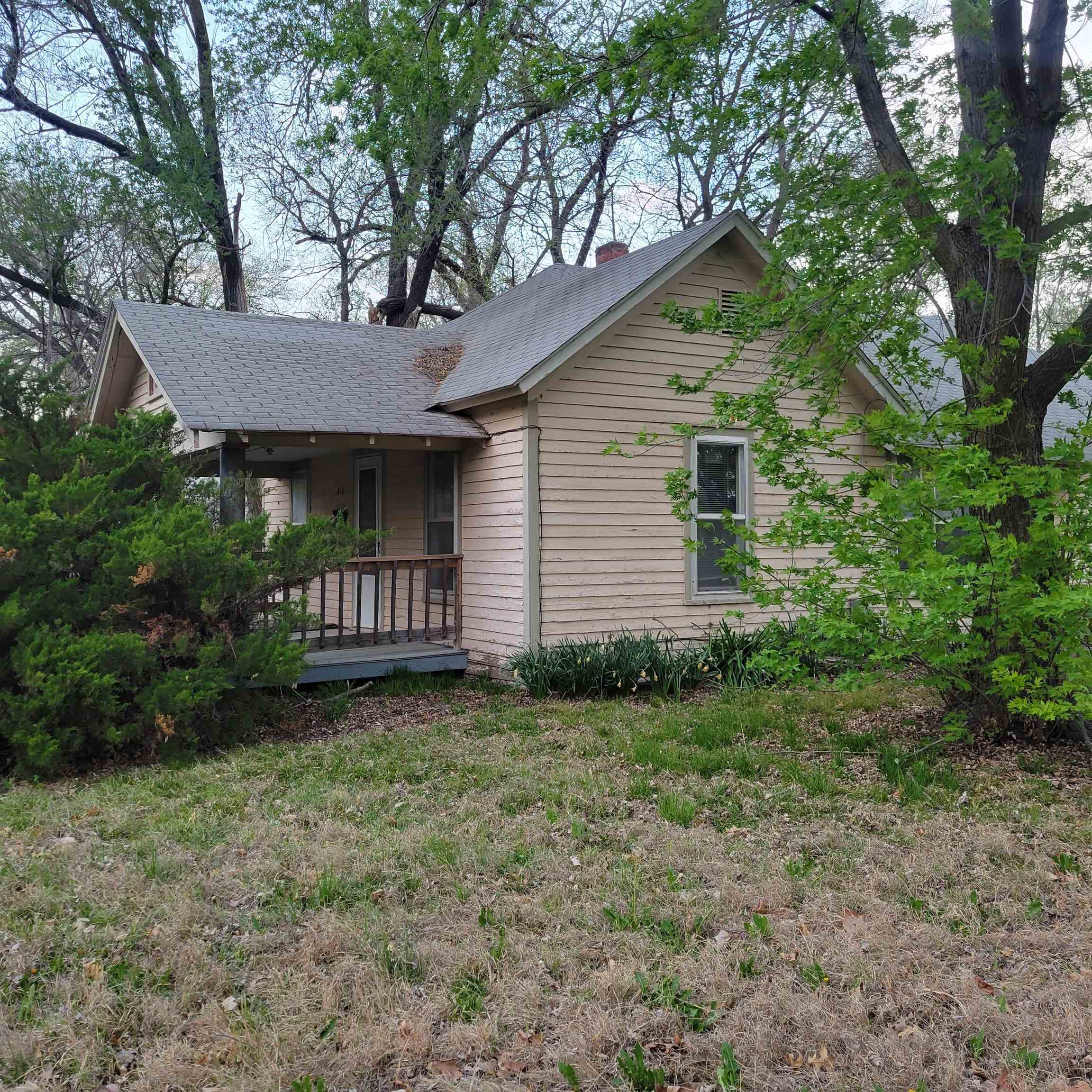 Property Photo:  416 Walnut  KS 67056 