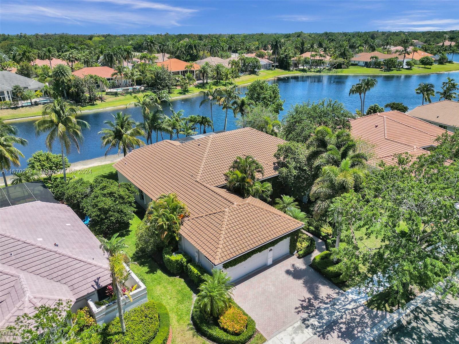 Property Photo:  2696 Meadowood Dr  FL 33332 