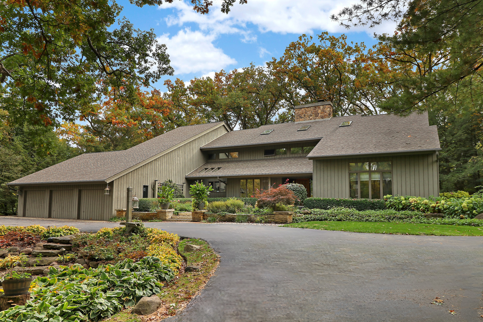 Property Photo: 3515 Oak Ridge Road IL 60012