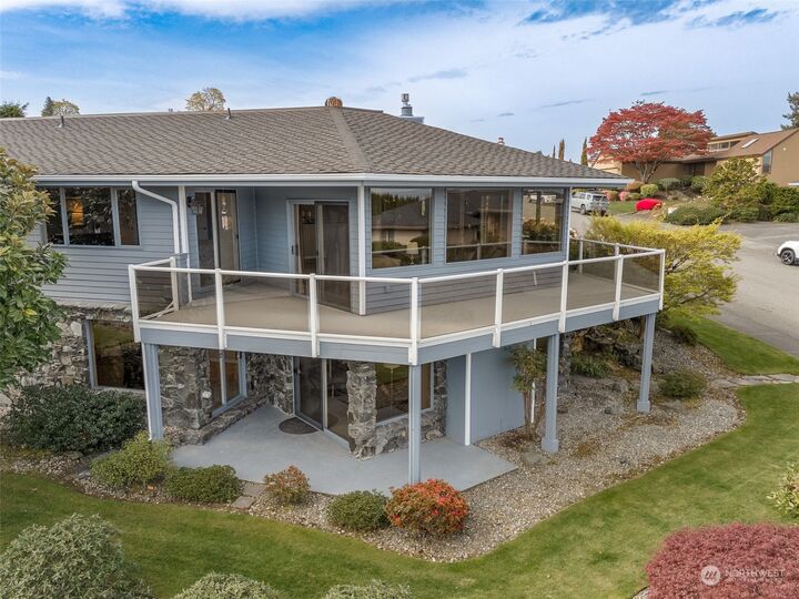 Property Photo: 833 S Marine Hills Way WA 98003