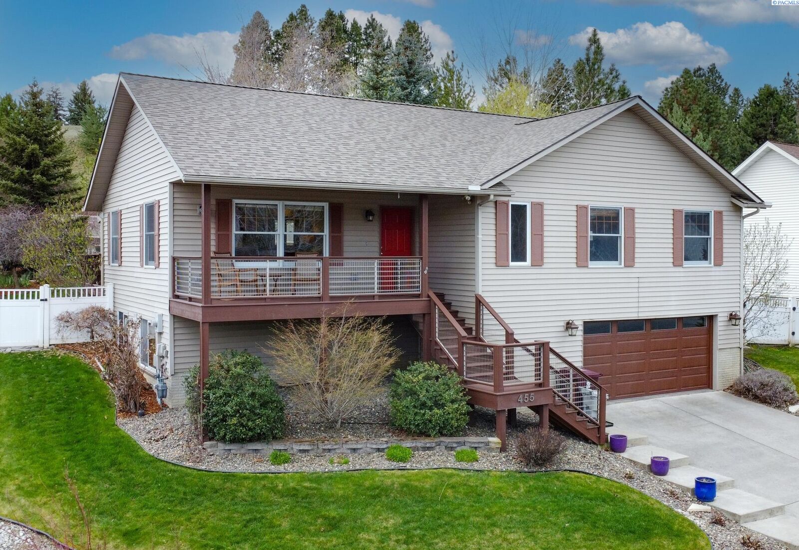 Property Photo: 455 NW Robert St WA 99163-1111