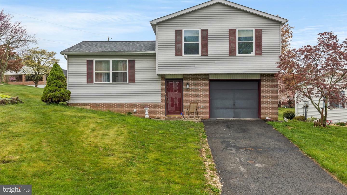 Property Photo: 288 Ridgewood Drive PA 17061