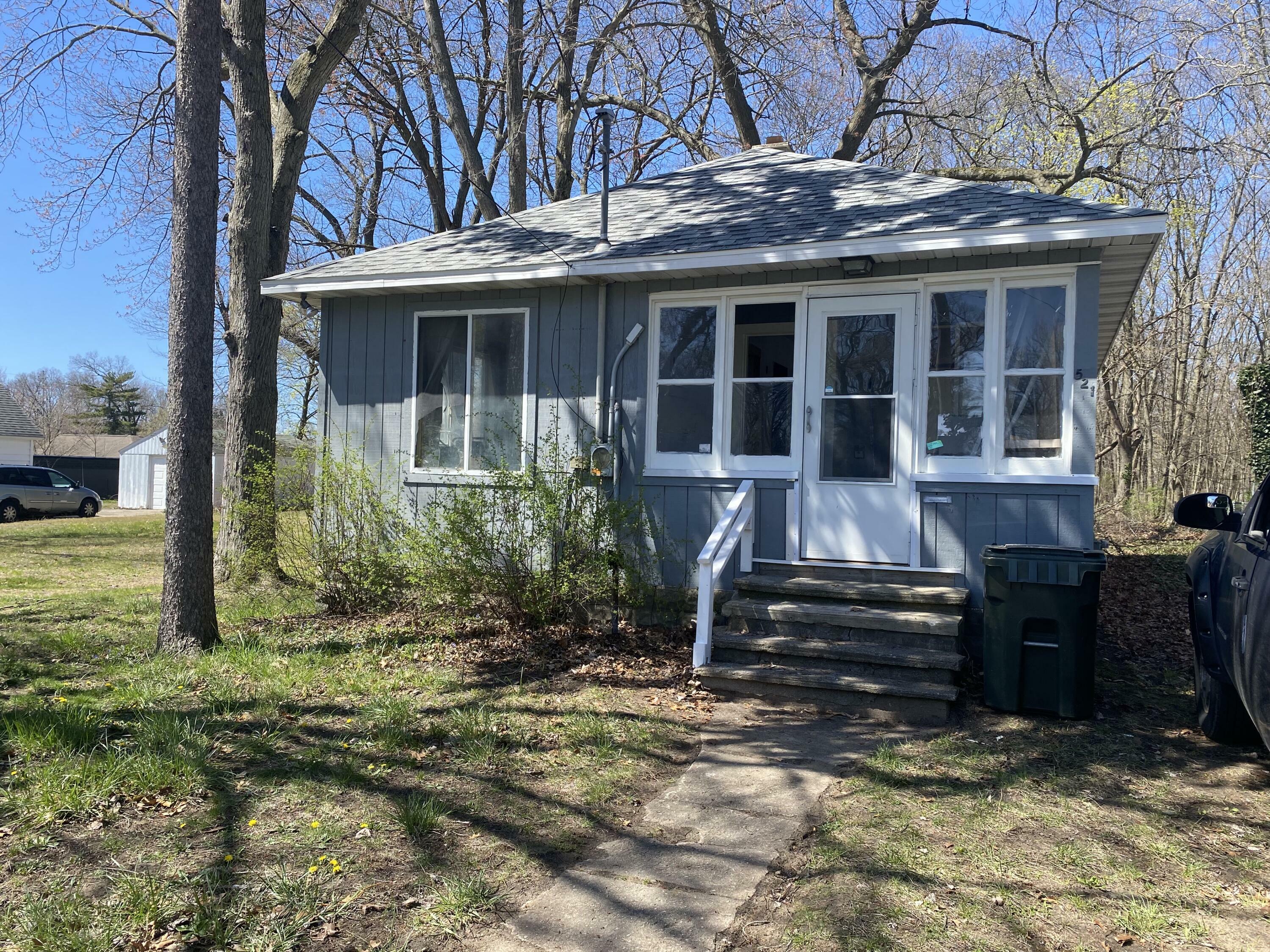 Property Photo:  521 Mulder Street  MI 49442 