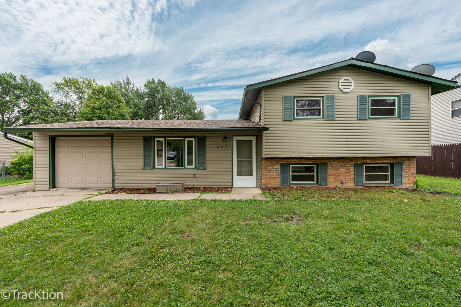 Property Photo: 527 Spruce Road IL 60440