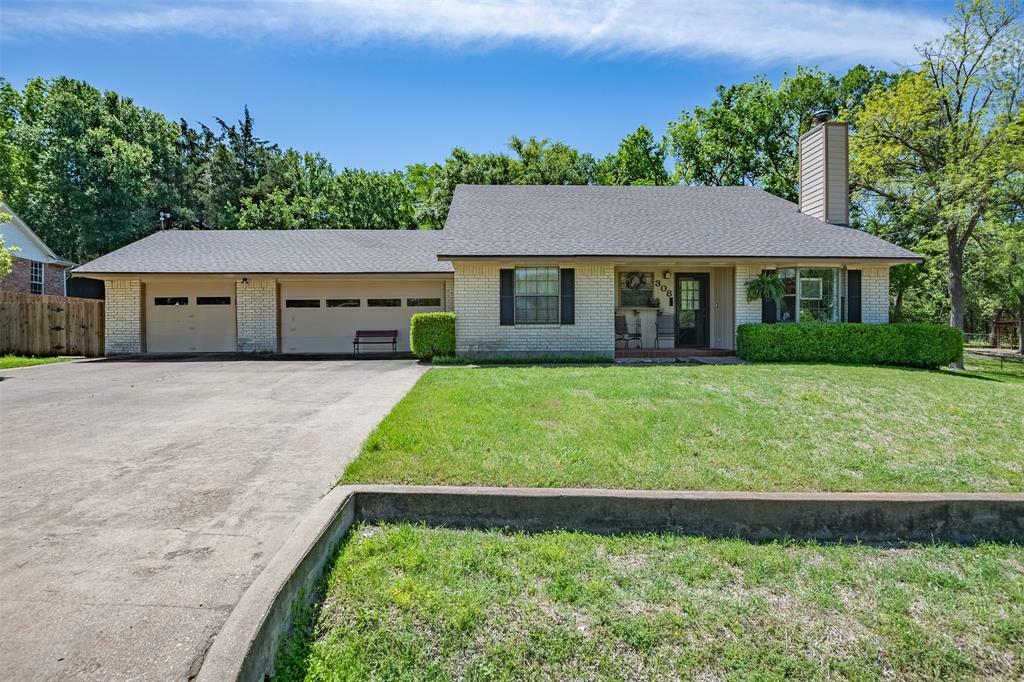 Property Photo:  308 Lakewood Drive  TX 75165 
