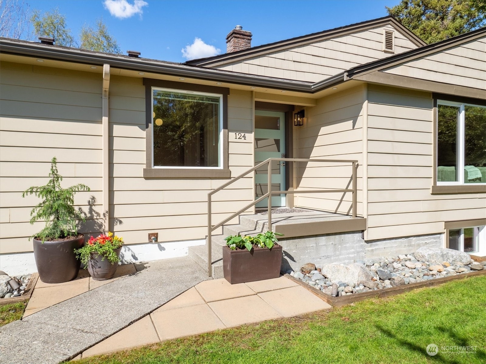 Property Photo:  124 6th Avenue  WA 98033 