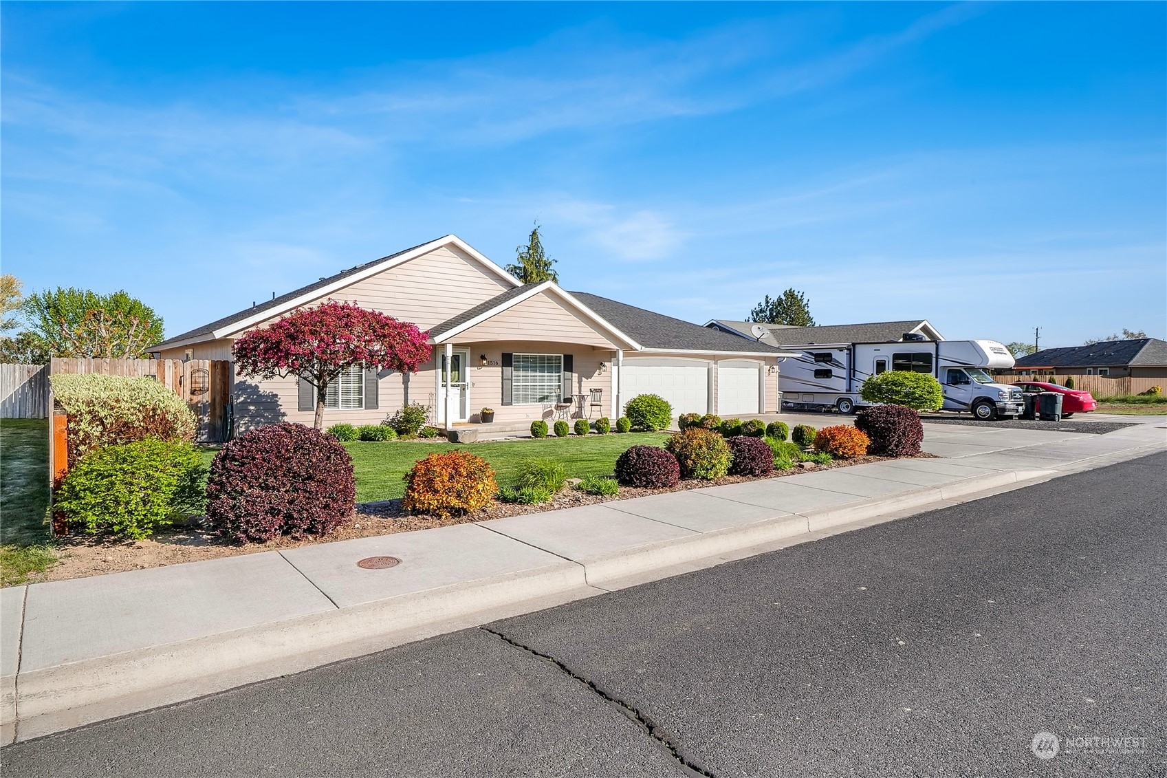 Property Photo:  1516 S Bailey Avenue  WA 98837 