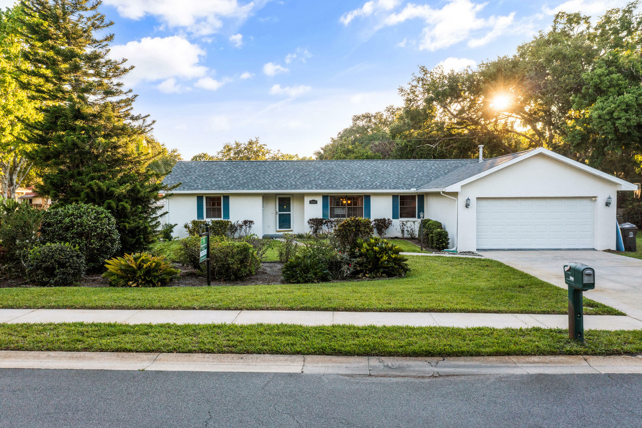Property Photo: 3810 Cottonwood Drive FL 32780